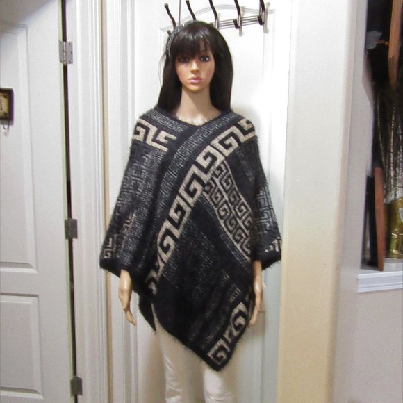 Brand New  Poncho 100% Acrylic - Picture 1 of 16